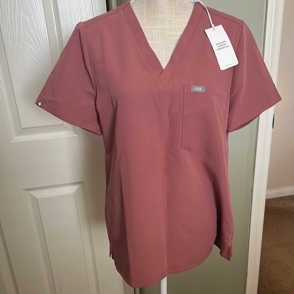 New with tag Figs mauve Catarina scrub top